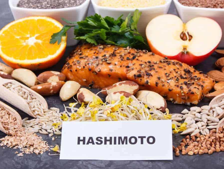 La tiroiditis (enfermedad de Hashimoto) es una enfermedad autoinmune en la que el sistema inmunológico del cuerpo ataca la tiroides. 